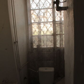 Umkleideraum und Stallungen