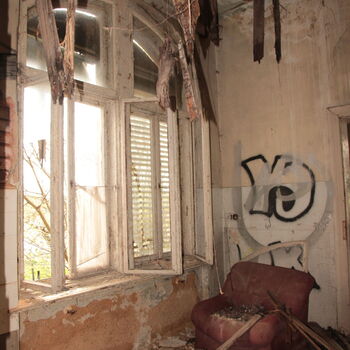 Továrna na tkaní z umělého hedvábí podšívkových materiálů