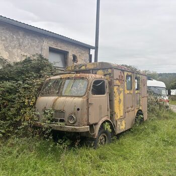Der bekannte Friedhof der Krankenwagen