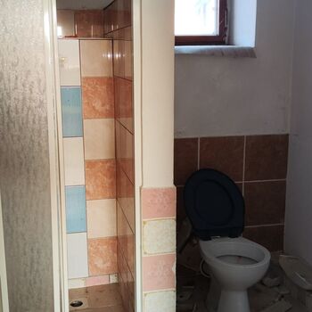 Abandoned farm building_2025