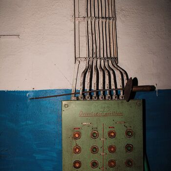 Škoda-Gebäude Nr. 16 mit Überdachung