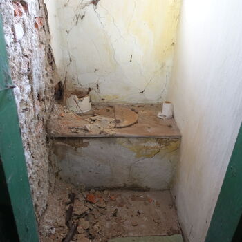 Hájovna ve stráni.