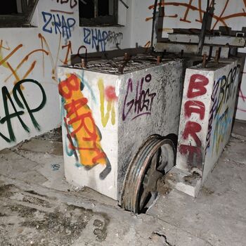 Chátrající léčebna a střet s nečekanými návštěvníky...