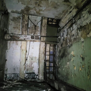 Unterirdisches Übertragungszentrum 2024