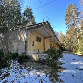 Opuštěný bývalý vojenský prostor 2022