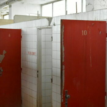 locker fastener restraint device