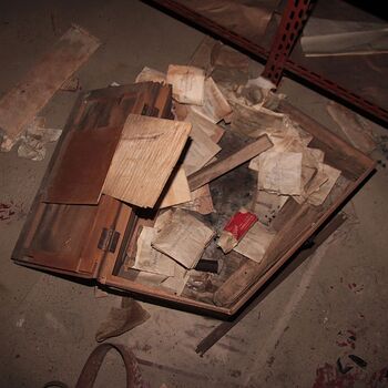 Škoda-Gebäude Nr. 16 mit Überdachung