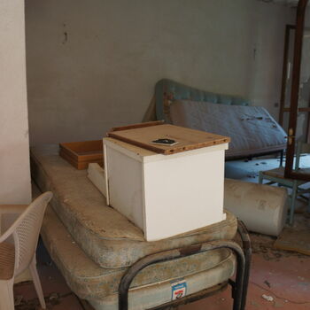 místnost interiér nábytek krabice