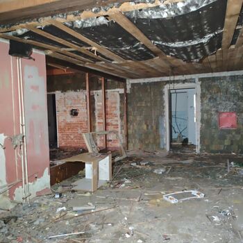 What put an end to this motor lodge? An abandoned motor lodge...