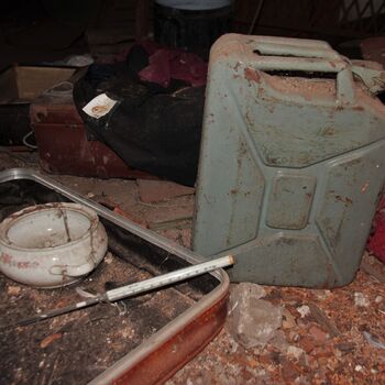 Umkleideraum und Stallungen