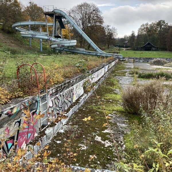 Riviera swimming pool