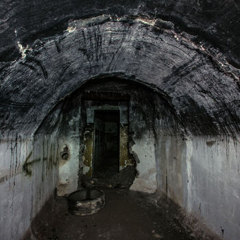 Velitelský bunkr na letišti, starý a nový