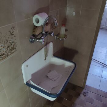 Verlassenes Waisenhaus 🧸⛪🖤