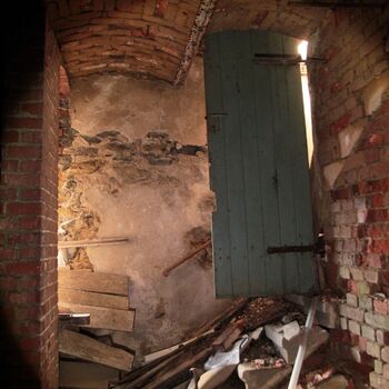 Továrna na tkaní z umělého hedvábí podšívkových materiálů