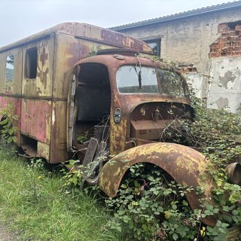Der bekannte Friedhof der Krankenwagen