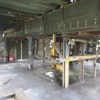 vysokozdvižný vozík továrna sklad