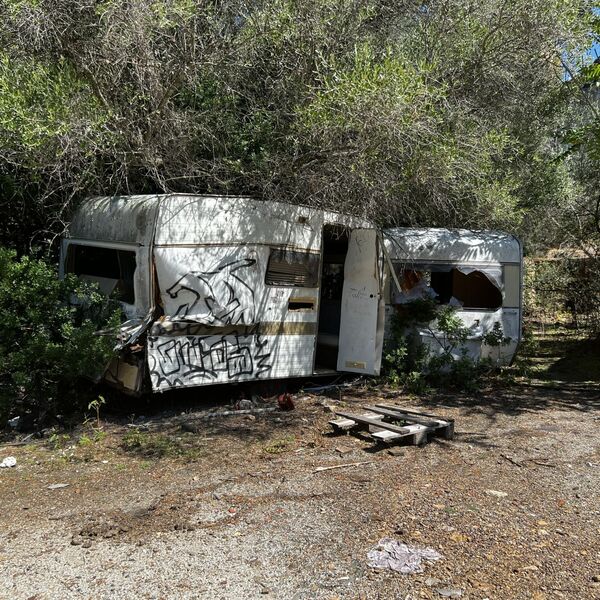 Bývalá továrna / důl Korsika 2023