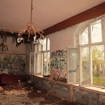 Továrna na tkaní z umělého hedvábí podšívkových materiálů