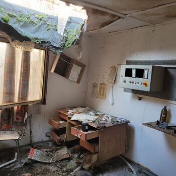 Es ist wie ein unauffälliges Unimobil und ein Heizwerk.