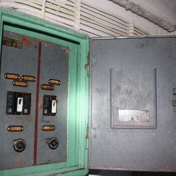 The terrifying underground! A semi-functional factory