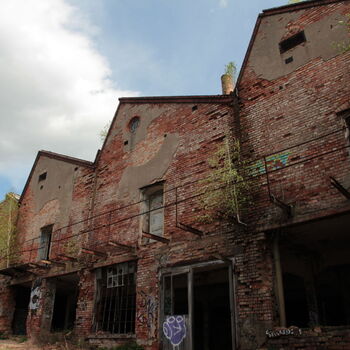 Továrna na tkaní z umělého hedvábí podšívkových materiálů