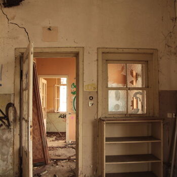 Továrna na tkaní z umělého hedvábí podšívkových materiálů