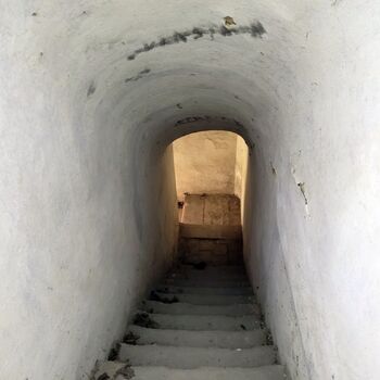 🏰Ein Schloss in Schwierigkeiten. Mit einem großen Keller.