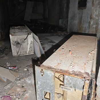 What put an end to this motor lodge? An abandoned motor lodge...