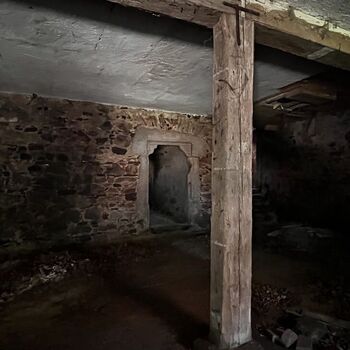 Tvrz přestavěná na zámek