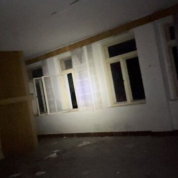 Opuštěný zámek z 19.století Opuštěný zámek z 19.století