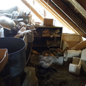 Hájovna ve stráni.