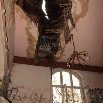 Továrna na tkaní z umělého hedvábí podšívkových materiálů