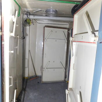 bílé zboží lednička domácí spotřebiče interiér zařízení