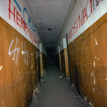 Velitelský bunkr na letišti, starý a nový