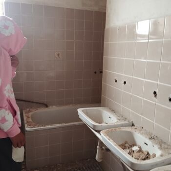 Opuštěná škola / internát