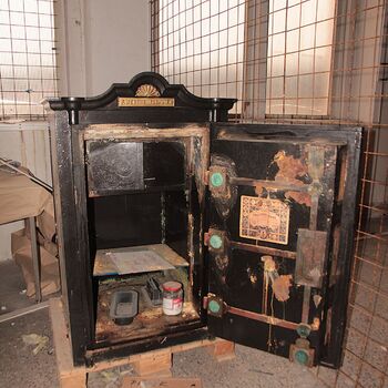 Továrna děrnoštítkových počítačů