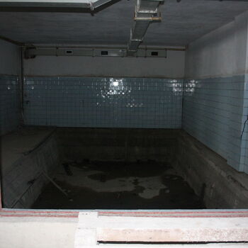 What is this place? An abandoned hotel?