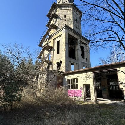 Bertzit Tower – Nedokončený experiment ⚙️🔥