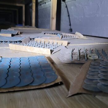 Ein Welpe mit Rüssel