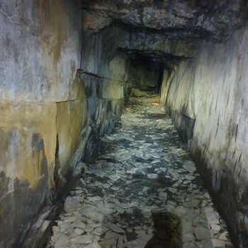 jeskyně Geologický útvar skála kámen