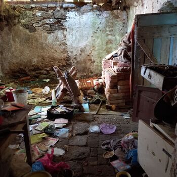 Das Haus, in dem alles hinterlassen wurde Das Haus, in dem alles hinterlassen wurde