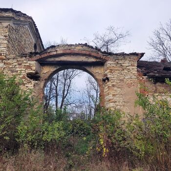 🏰Ein Schloss in Schwierigkeiten. Mit einem großen Keller.
