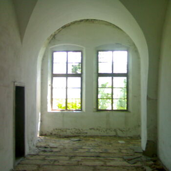 Opuštěný zámek s kaplí na Moravě Opuštěný zámek s kaplí na Moravě