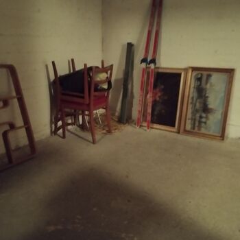 Die Abdeckung unter dem Fertighaus