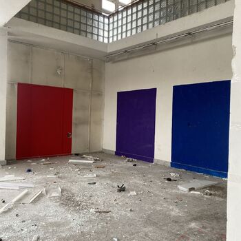 Abandoned building - unknown previous purpose