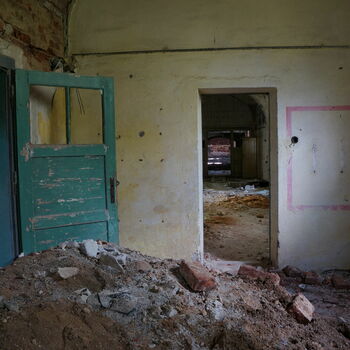 garáž dveře zeď staré