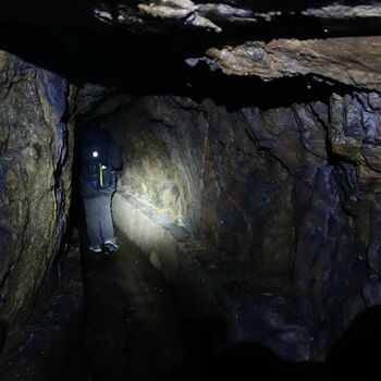 jeskyně Geologický útvar skála kámen