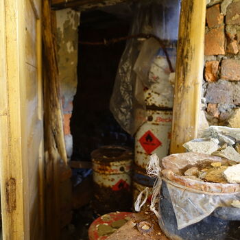 Hájovna ve stráni.