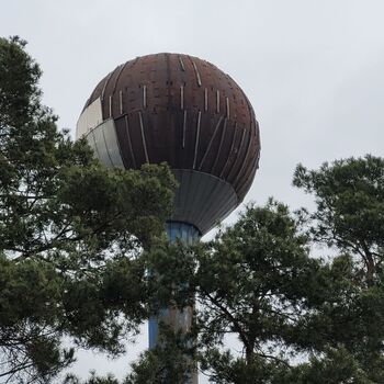 Globus über der Landschaft