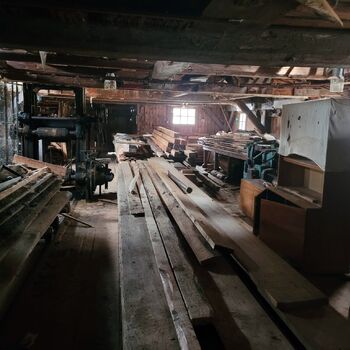 Eine geschäftige Mühle Eine geschäftige Mühle